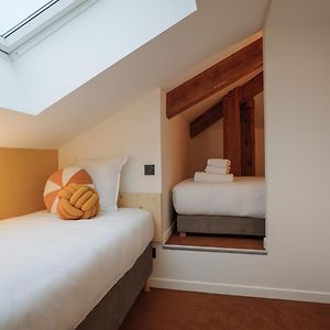 Single Bed 6-Bed Dormitory Room